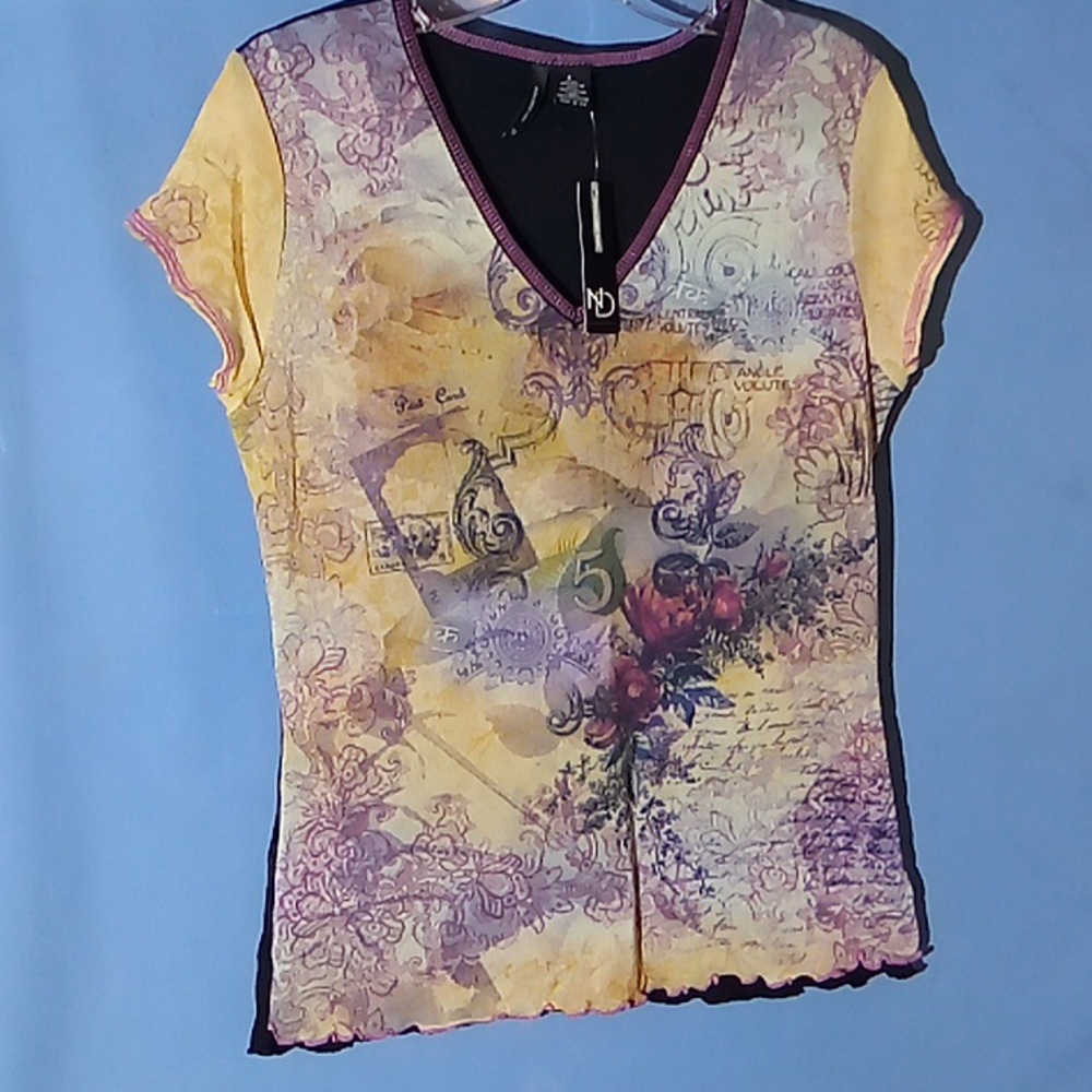(NWT). NEW DIRECTIONS v-neck tee shirt